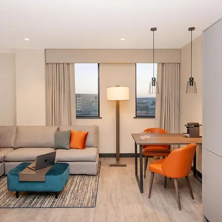 Hyatt House Leeds 4*